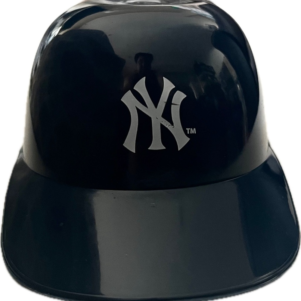 New York Yankees Black Mini Helmet ice cream 8 oz cups